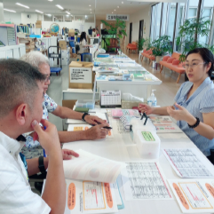 行政や議員との打ち合わせ・働きかけを行う様子